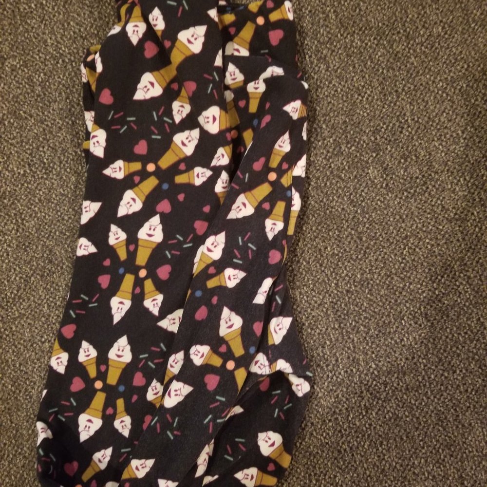 LulaRoe OS leggings - EUC Ice cream cones & hearts - Picture 4 of 7